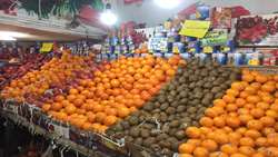عدم صدور فاکتور رسمی توسط غرفه‌های فروش میوه در میدان بزرگ و عدم نظارت اتحادیه بر فاکتور‌ها/ متخلفان اعمال قانون می شوند
