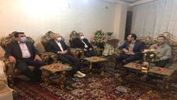 بازرس‌کل چهار محال و بختیاری با خانواده شهدای منتسب به همکاران بازرسی دیدار و گفتگو کرد