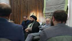 رئیس سازمان بازرسی با خانواده شهید فخری زاده دیدار کرد