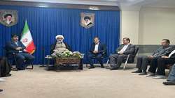بازدید از بنادر کشتیرانی و گمرک، انبارهای سازمان جمع آوری و فروش اموال تملیکی و پایانه صدور نفت در جزیره خارک 