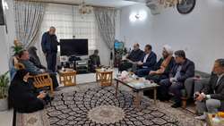 رئیس سازمان بازرسی کل کشور با خانواده شهید عشوری از شهدای مدافع امنیت در رودسر دیدار کرد