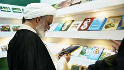 عضو هیات رئیسه مجلس خبرگان رهبری در بازدید از غرفه انتشارات: مبارزه با فساد به فرهنگ عمومی و مطالبه ملی تبدیل شود
