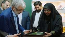 غلامعلی حدادعادل در غرفه انتشارات سازمان: سازمان بازرسی می تواند فرهنگ مبارزه با فساد را از راه نشر ایجاد کند