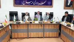 حضور بازرس کل قضایی استان سمنان در نشست هم اندیشی بررسی و حل مشکلات شهر دیباج/رسیدگی به مشکلات و درخواست‌های نمازگزاران در میز خدمت