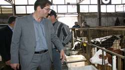 بازدید بازرس‌کل زنجان از شرکت کشت صنعت دامداری ابهر