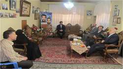 دیدار بازرس کل و همکاران بازرسی گیلان با خانواده شهیدان نهی قناد در واپسین روزهای سال